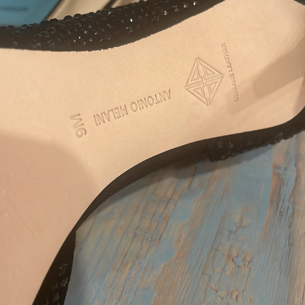 Elegant Black Women's Heels - Picture 5 of 6